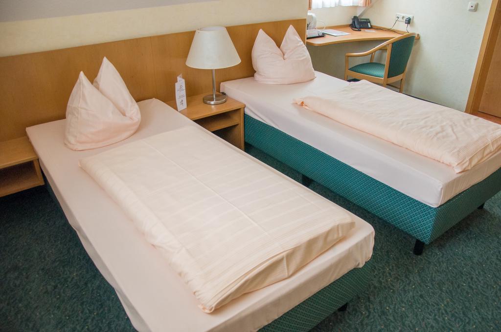 Hotel Domizil Alte Post Püttlingen Habitación foto