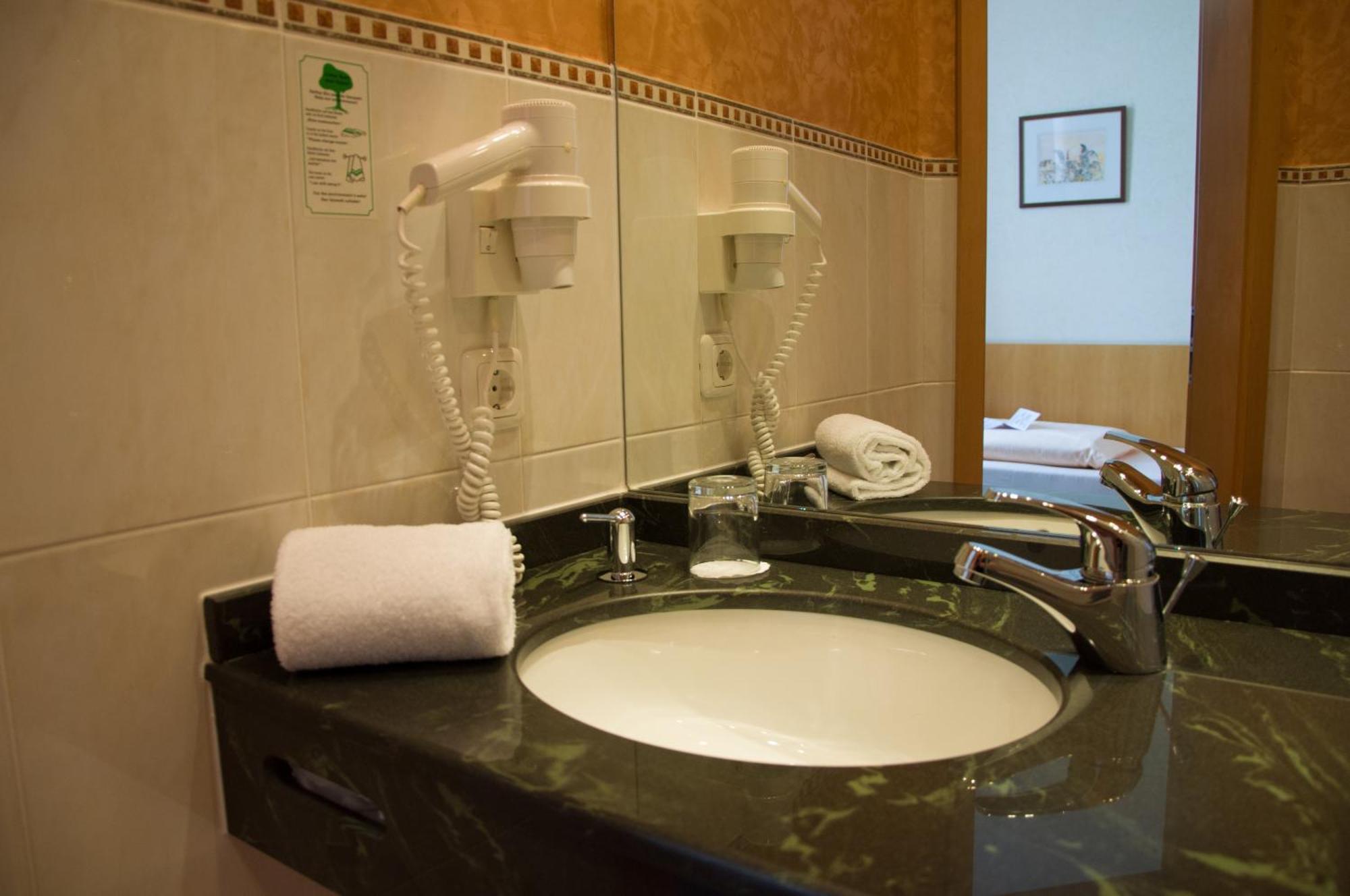Hotel Domizil Alte Post Püttlingen Habitación foto